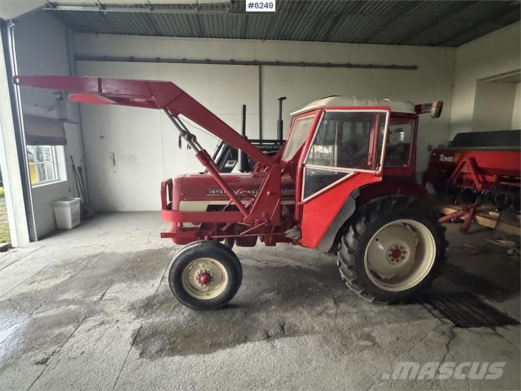 International 444 Traktorer