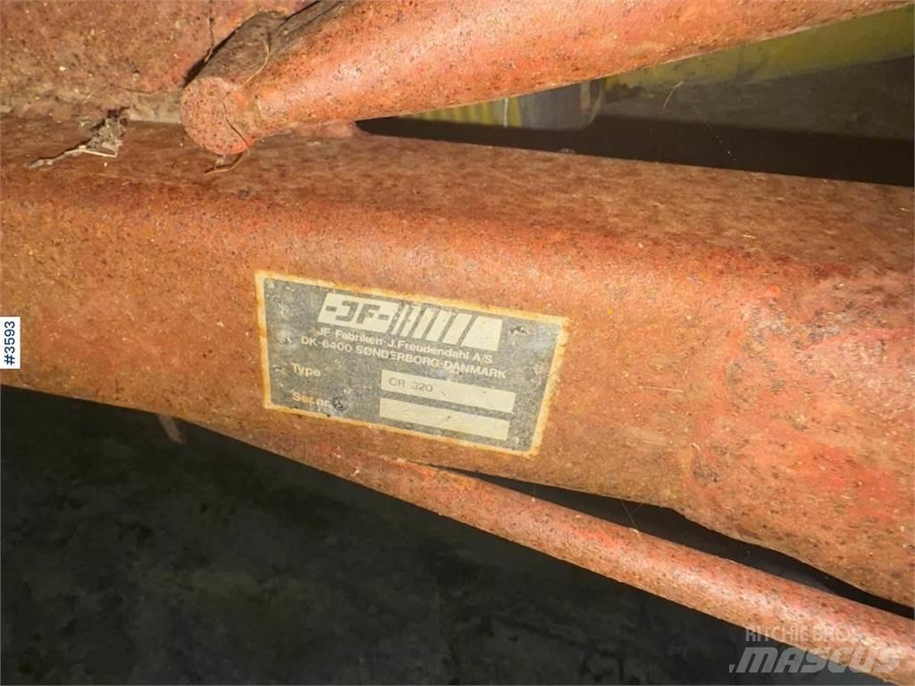 JF CR 320 Andra skördemaskiner