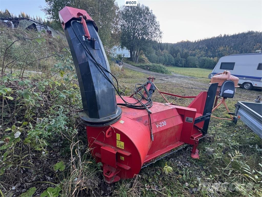 Sisu Handel V-230 Snöblad och plogar