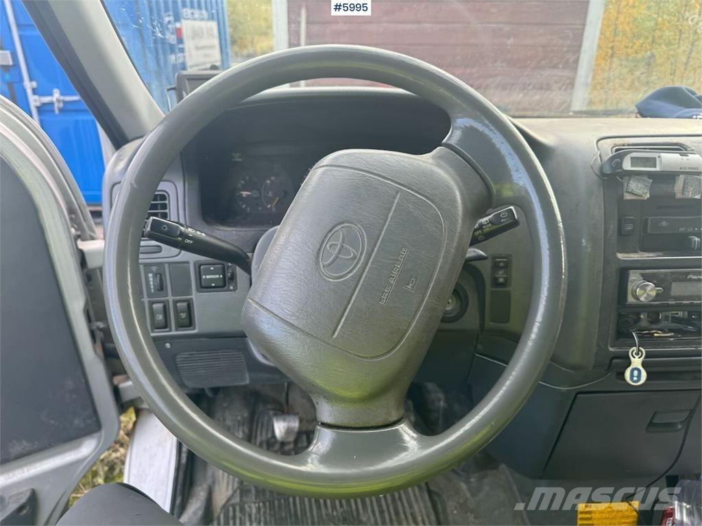 Toyota Hiace Lätta skåpbilar