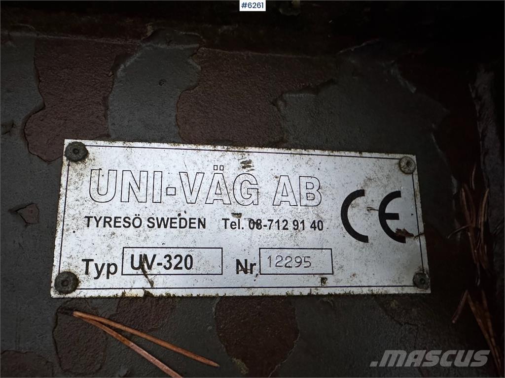 Uni-väg UV-320 Snöblad och plogar