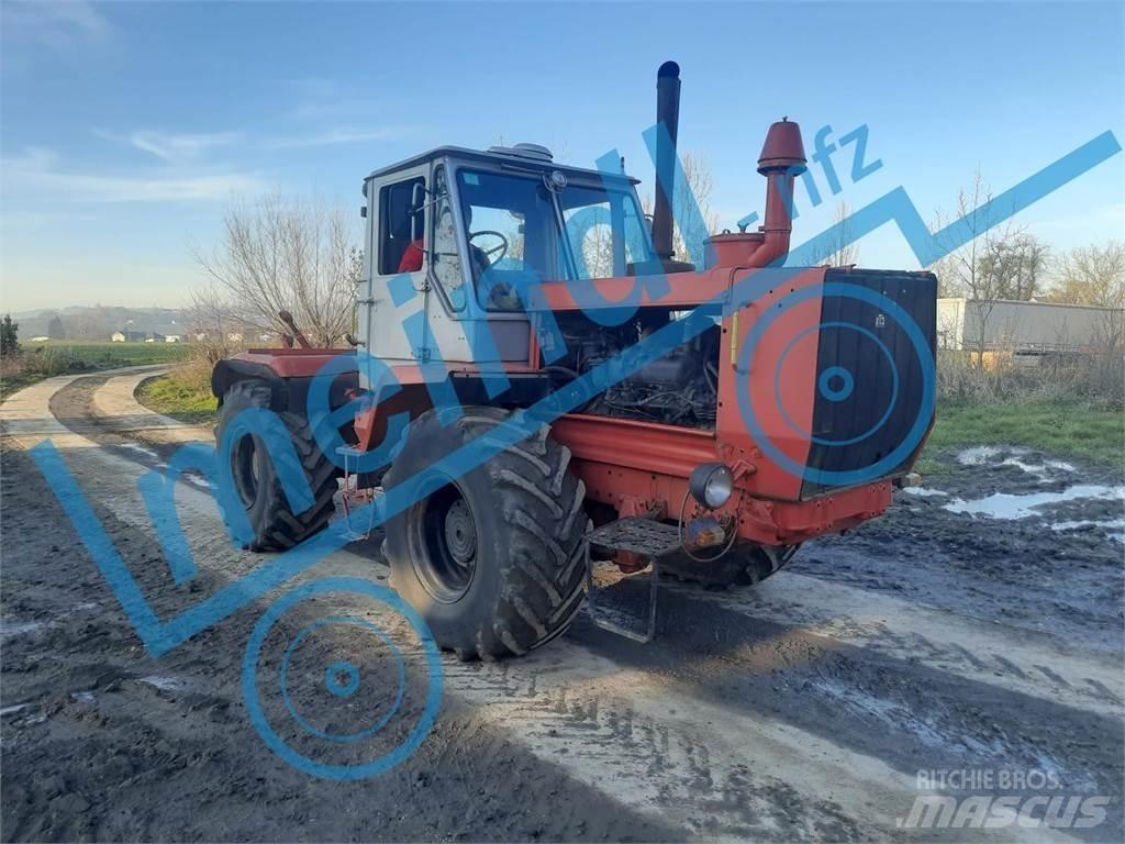 Charkow T 150 Traktorer