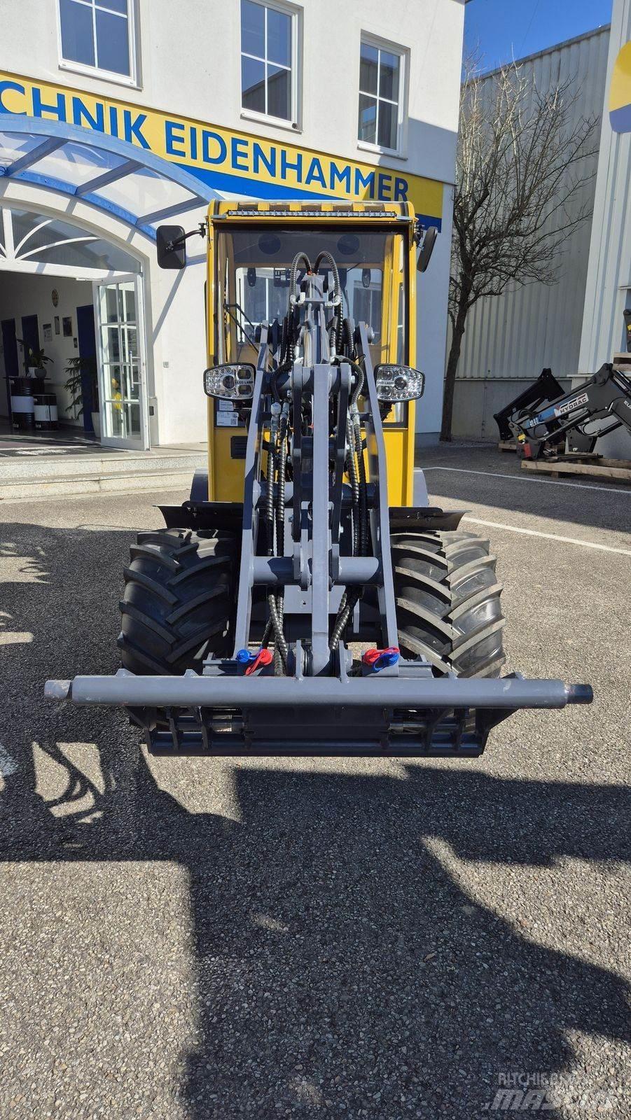 Eurotrac W12 s Frontlastare och grävare