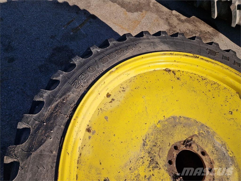 Firestone 230/95R44 Däck, hjul och fälgar