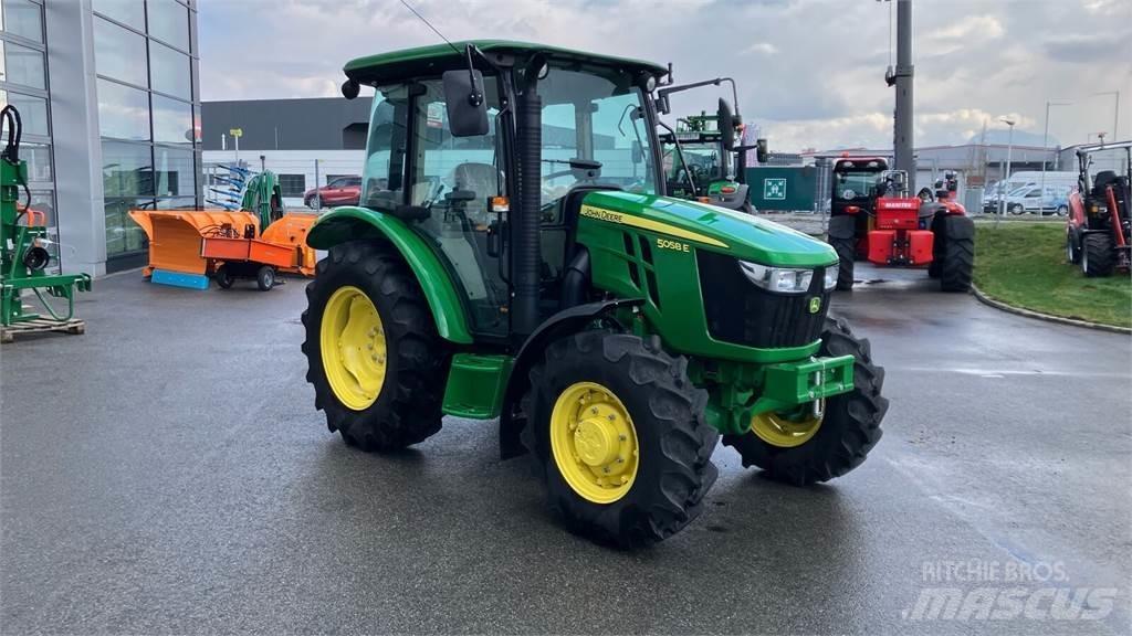 John Deere 5058E Traktorer