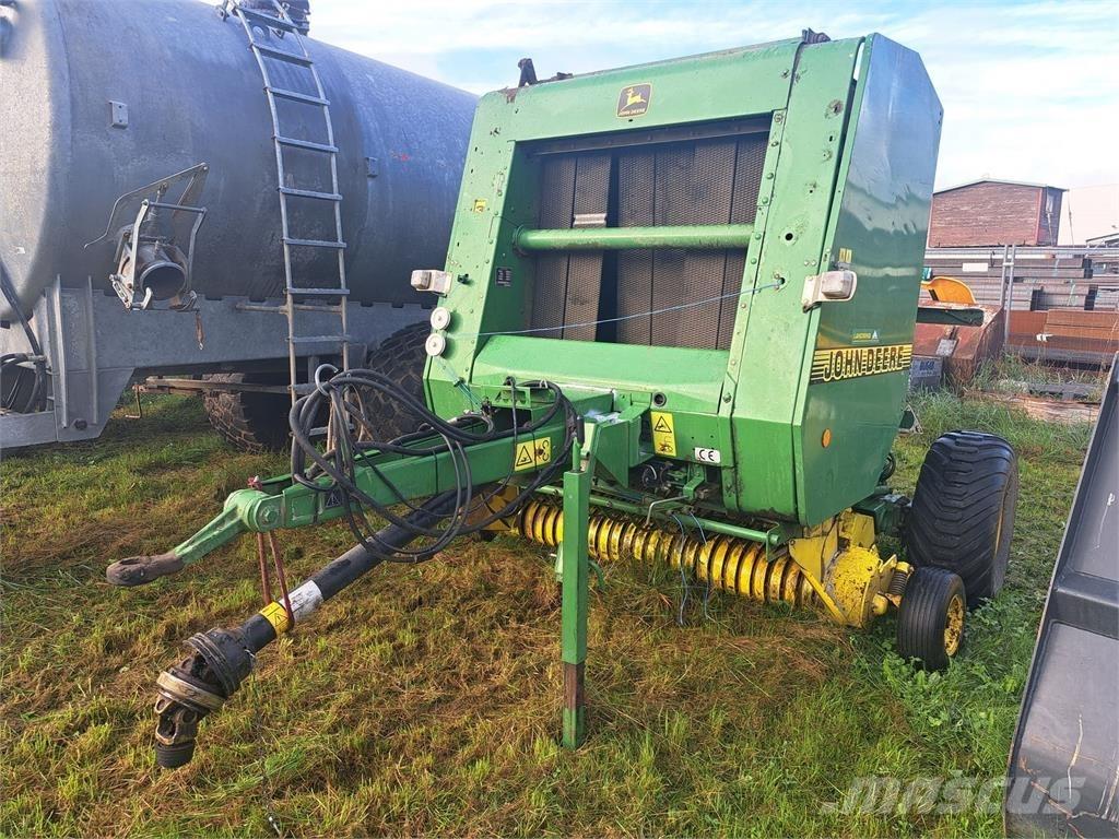 John Deere 570 Rundbalspressar