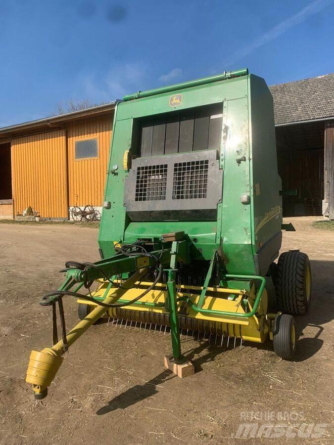 John Deere 592C Rundbalspressar