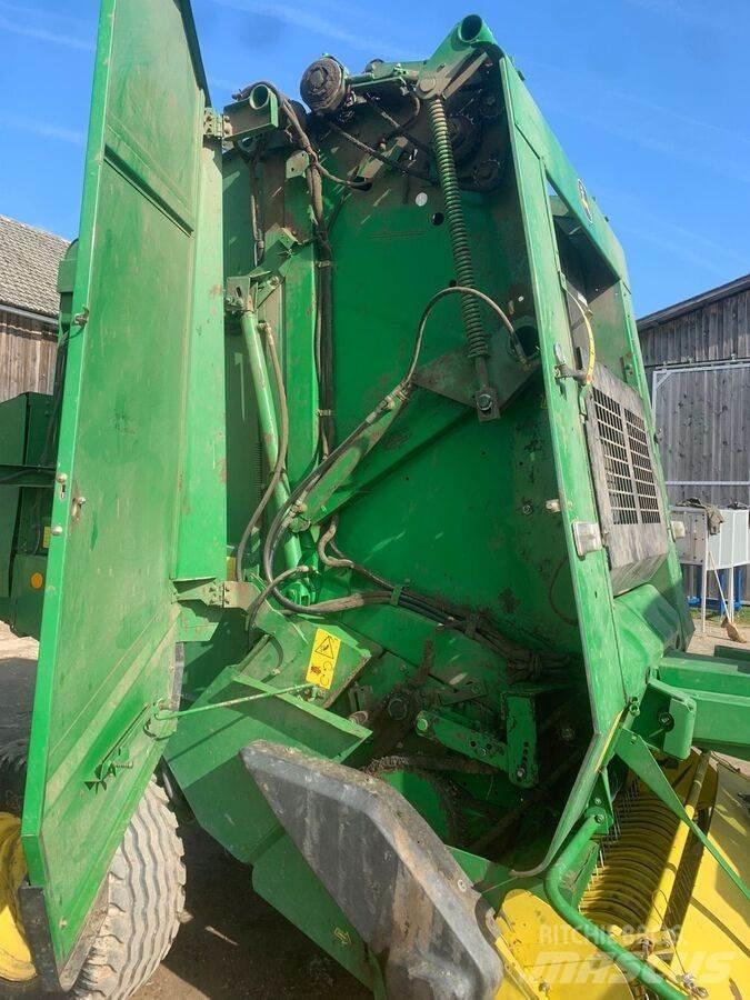 John Deere 592C Rundbalspressar