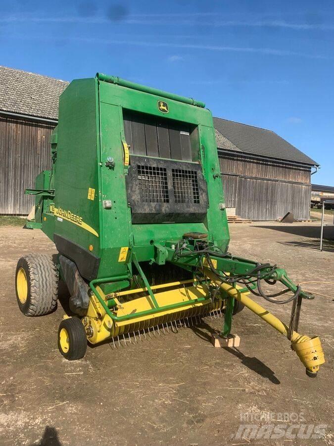 John Deere 592C Rundbalspressar