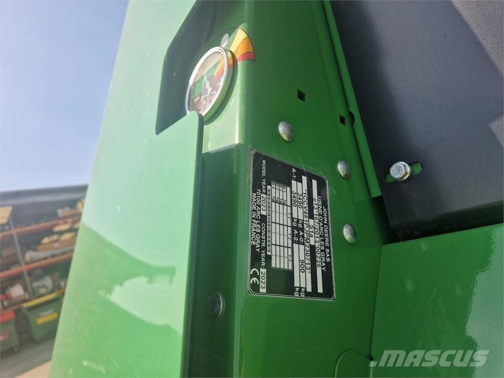 John Deere V451M Rundbalspressar