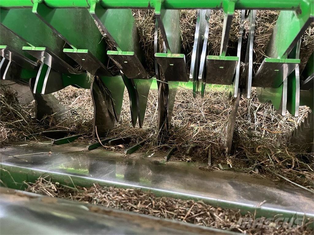 John Deere V451R Rundbalspressar