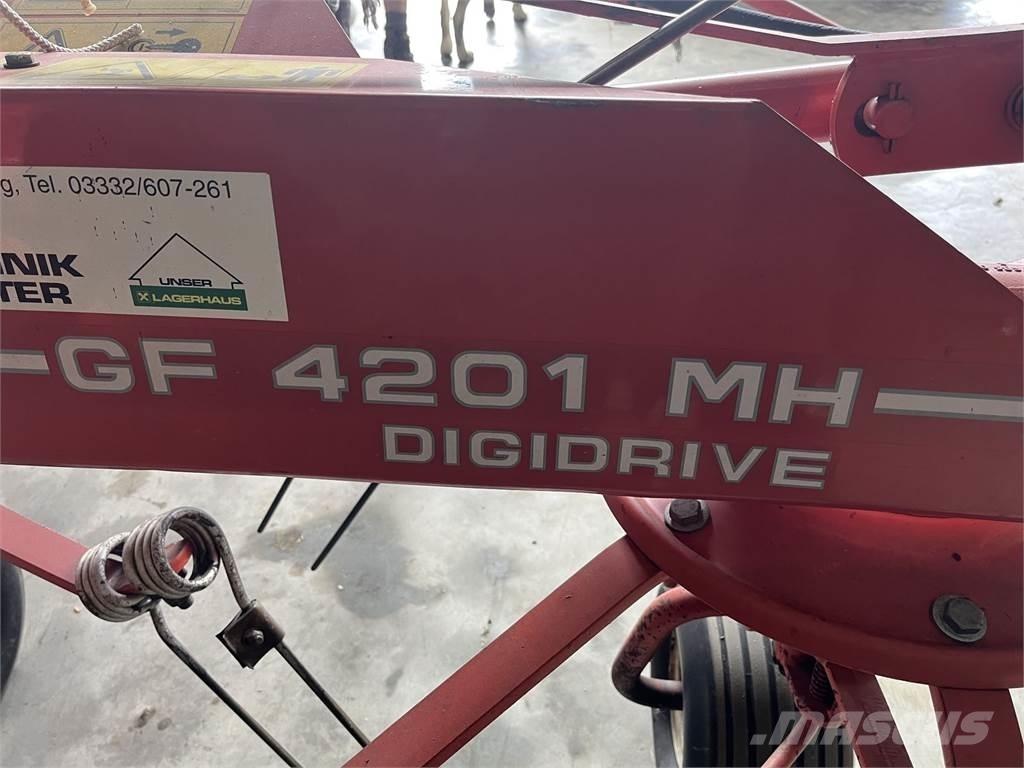 Kuhn GF 4201 MH Vändare och luftare