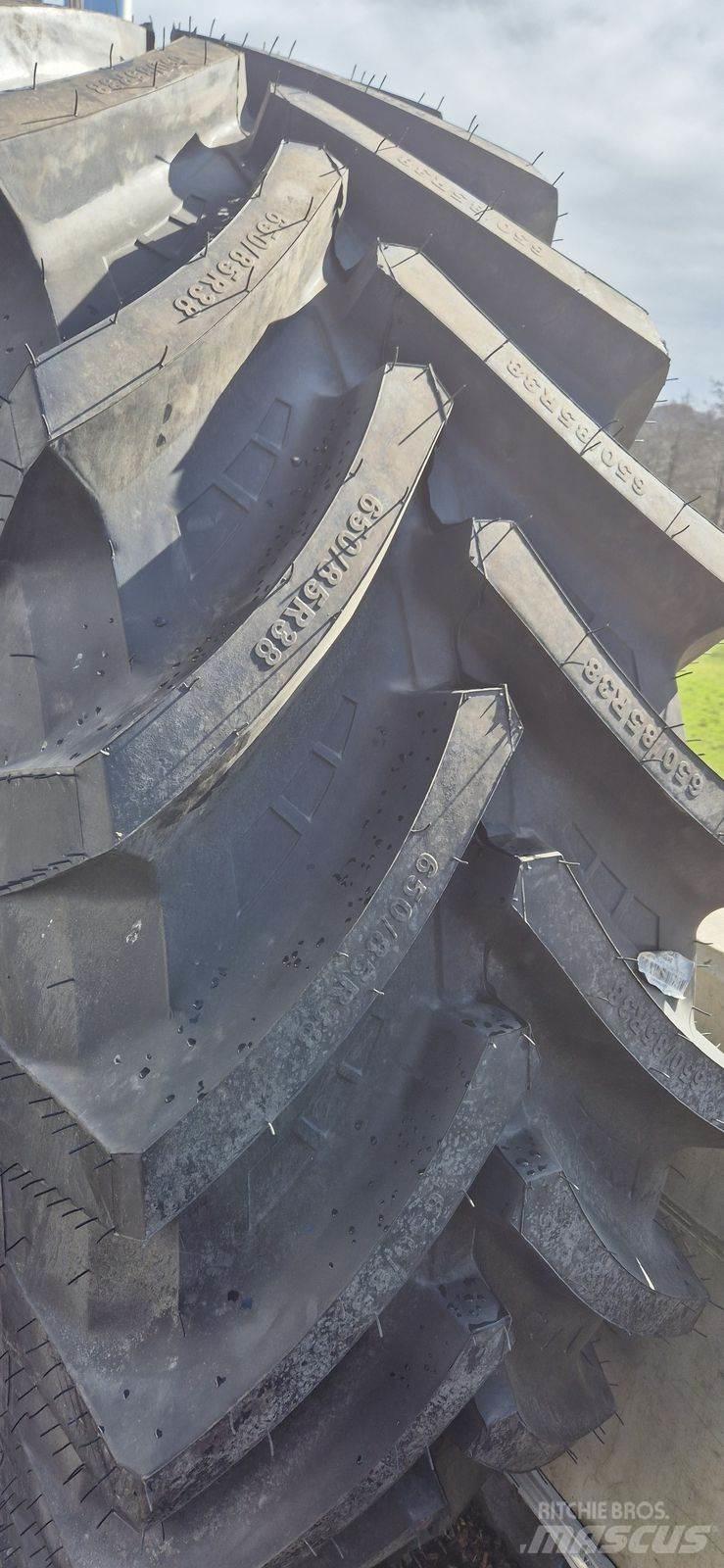 Petlas 650/85 R38 Däck, hjul och fälgar
