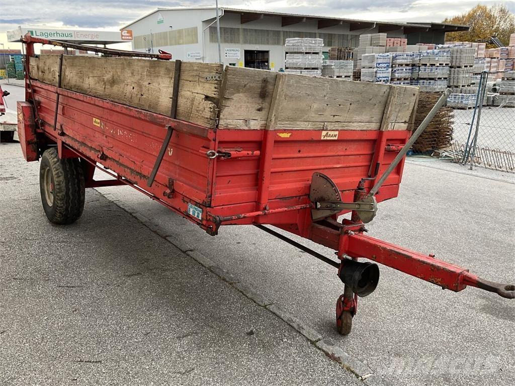 Pöttinger 4000 Fast- och kletgödselspridare