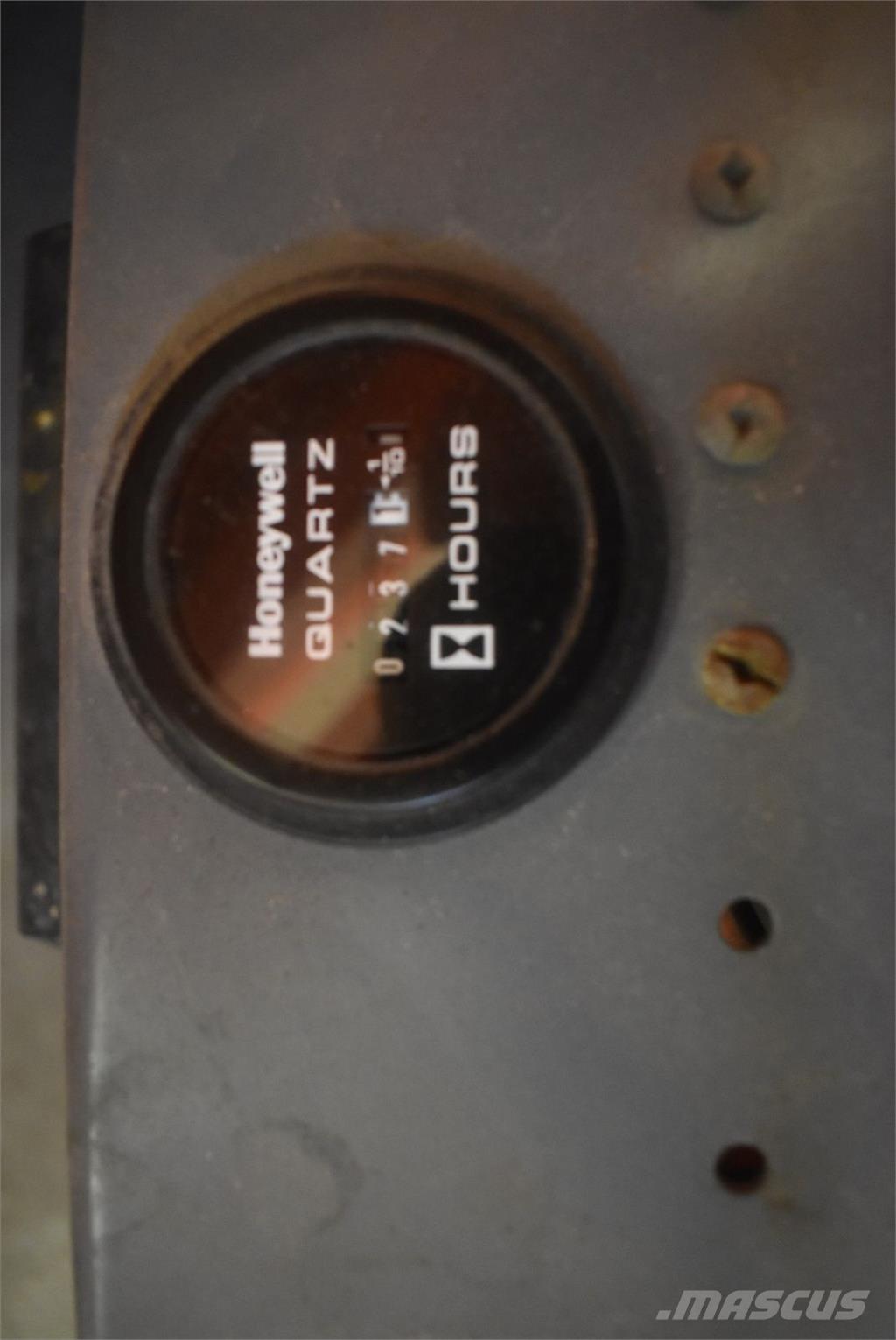 SkyJack SJ-III 3220 Bomliftar