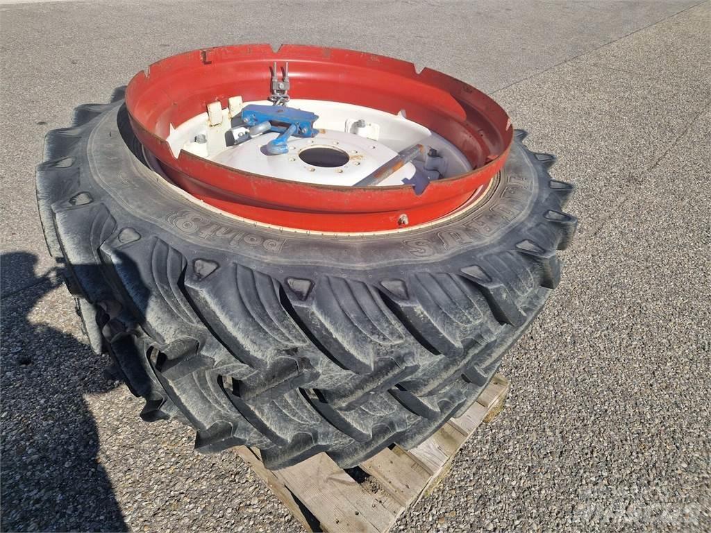 Taurus 12.4 R36 Däck, hjul och fälgar