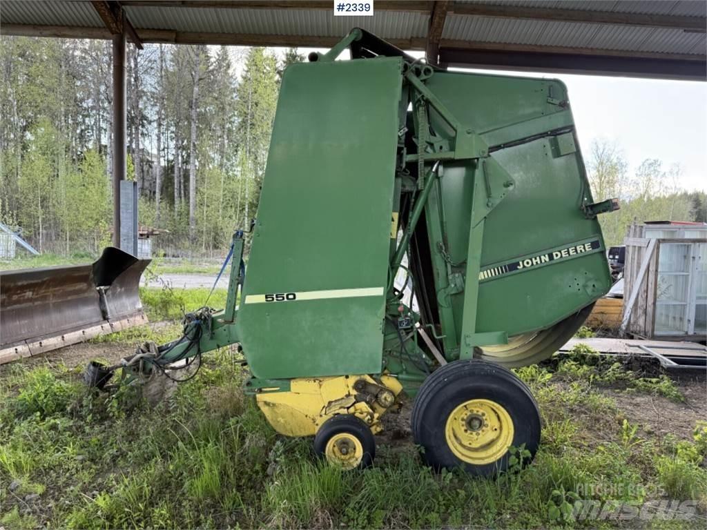 John Deere 550 Rundbalspressar