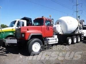 Mack RD690S Övriga bilar