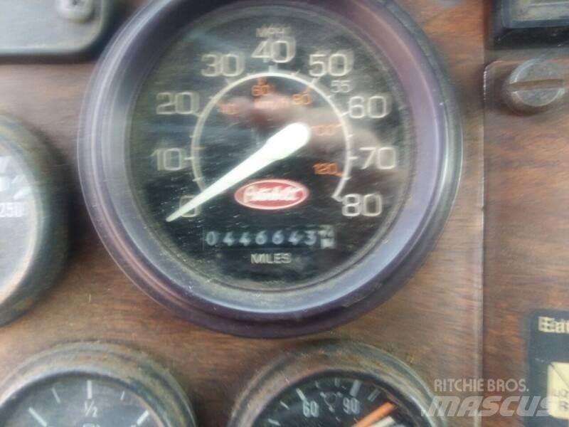 Peterbilt 377 Chassier