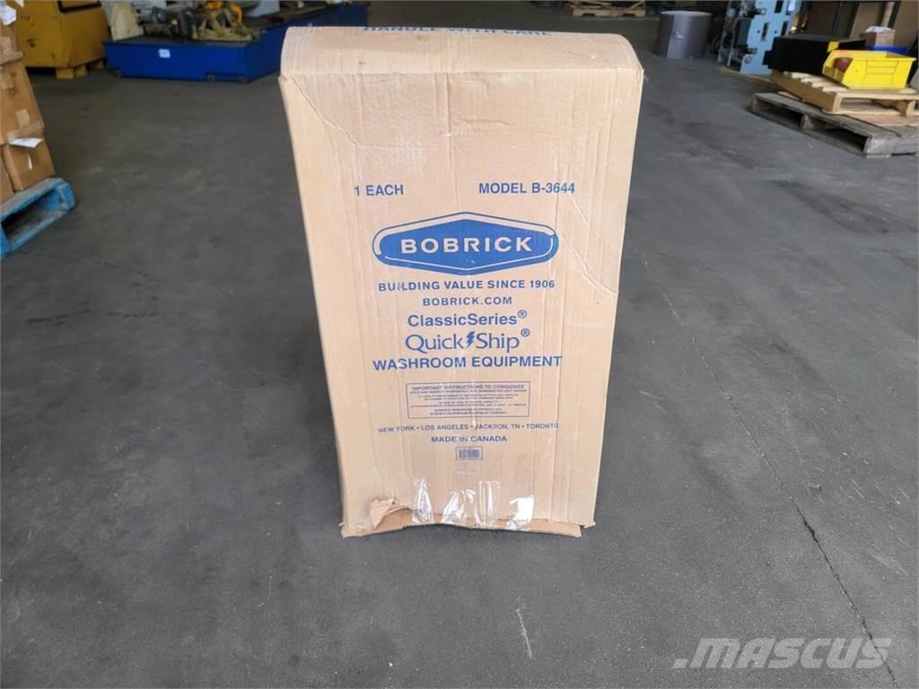  BOBRICK B-3644 Pallcontainers