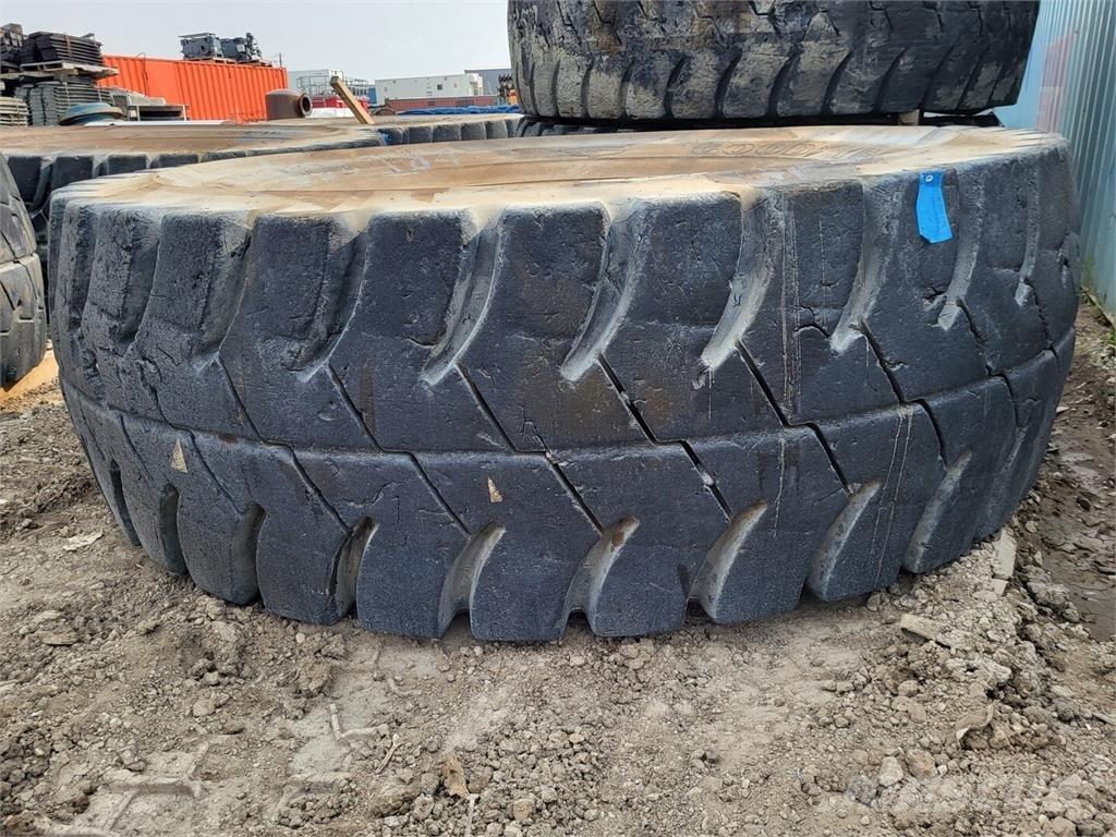 Goodyear RM-4B+ Däck, hjul och fälgar