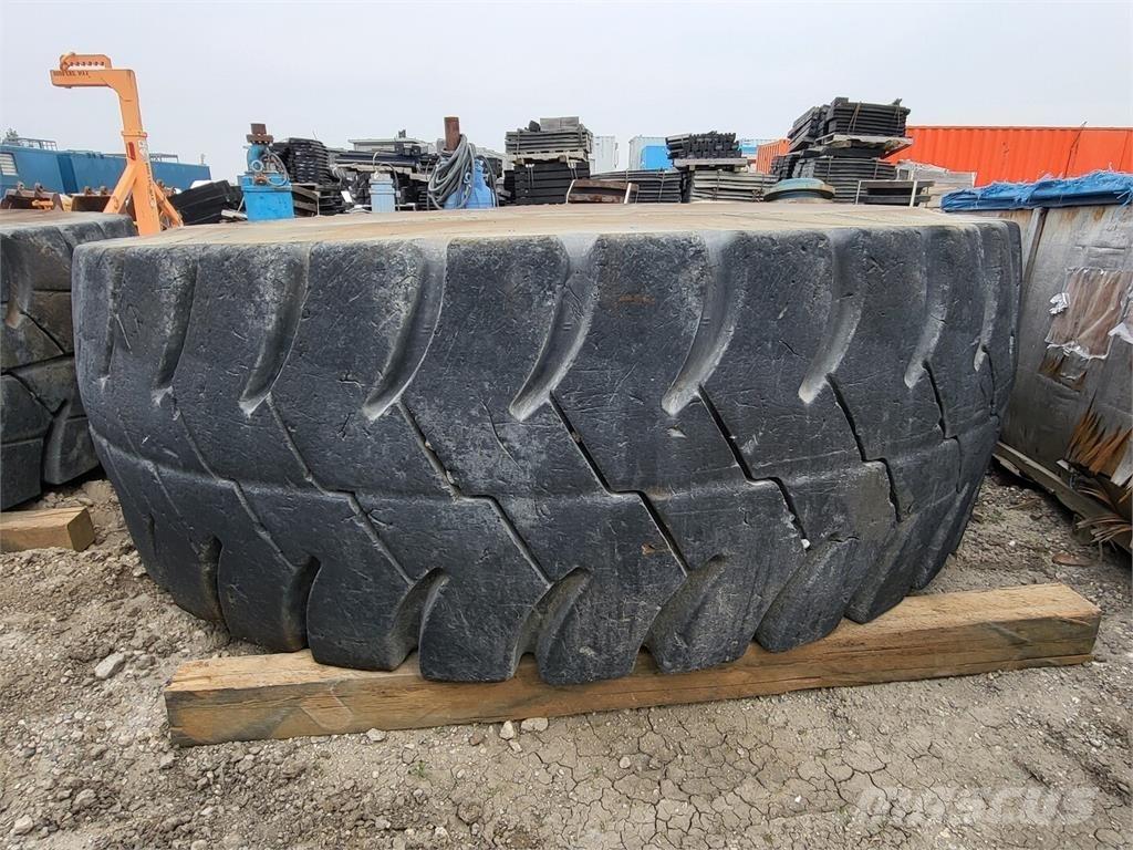 Goodyear RM-4B+ Däck, hjul och fälgar