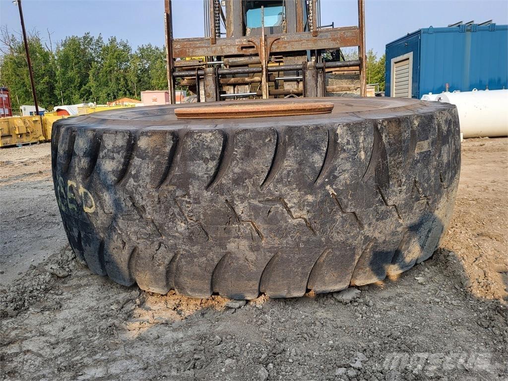 Goodyear RM-4B+ Däck, hjul och fälgar