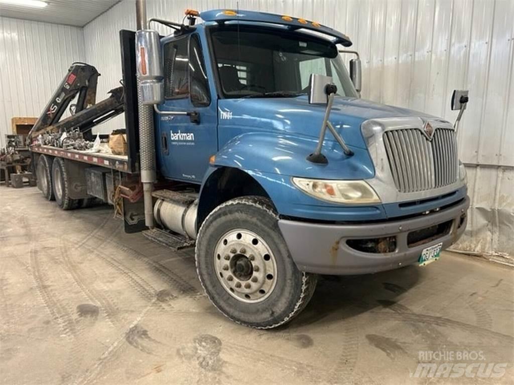 International 4900 Redskapsbärare