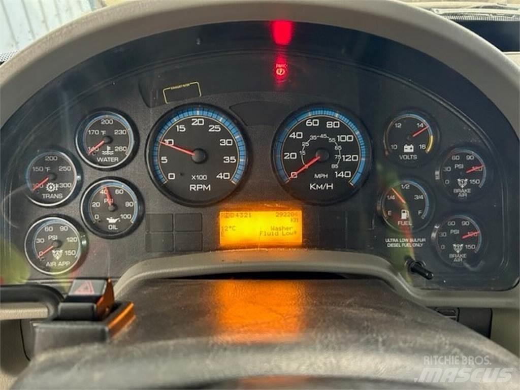 International 4900 Redskapsbärare