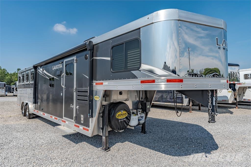  LAKOTA C8411 Djurtransport trailer