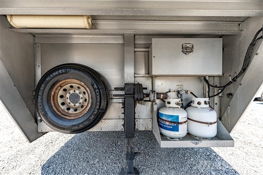 Merhow 3HLQ Djurtransport trailer