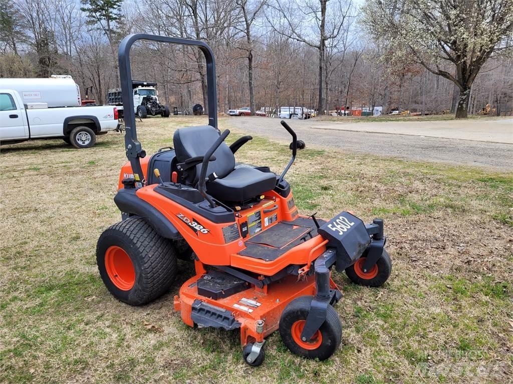 Kubota ZD326 Åkgräsklippare