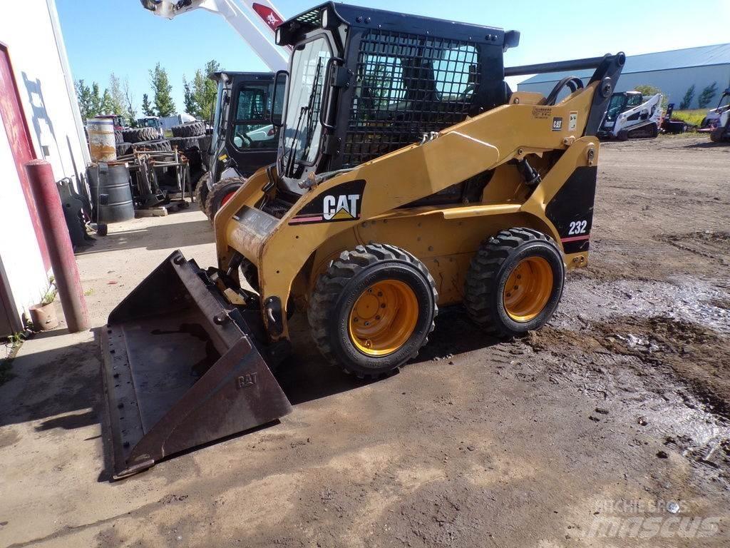 CAT 232 Kompaktlastare