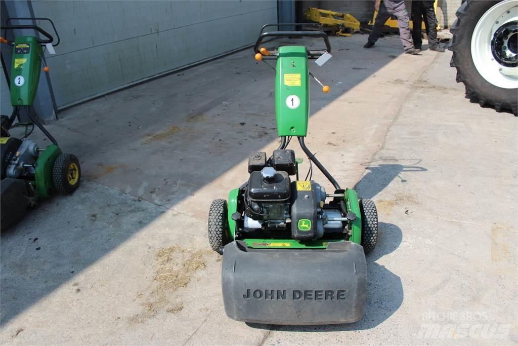 John Deere 220B Gågräsklippare