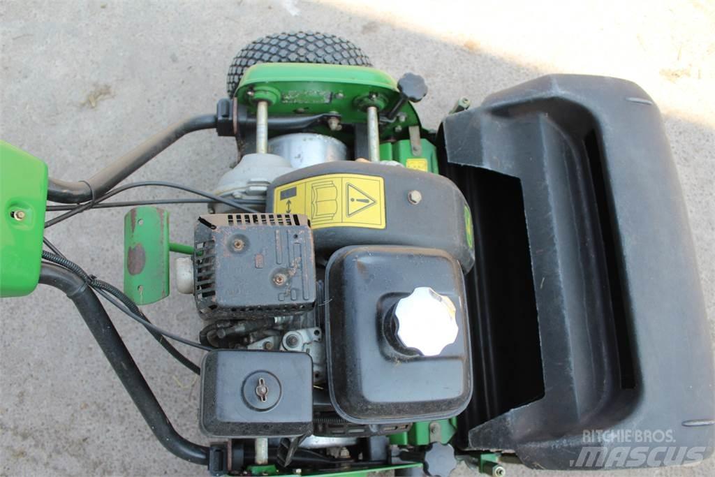 John Deere 220B Gågräsklippare