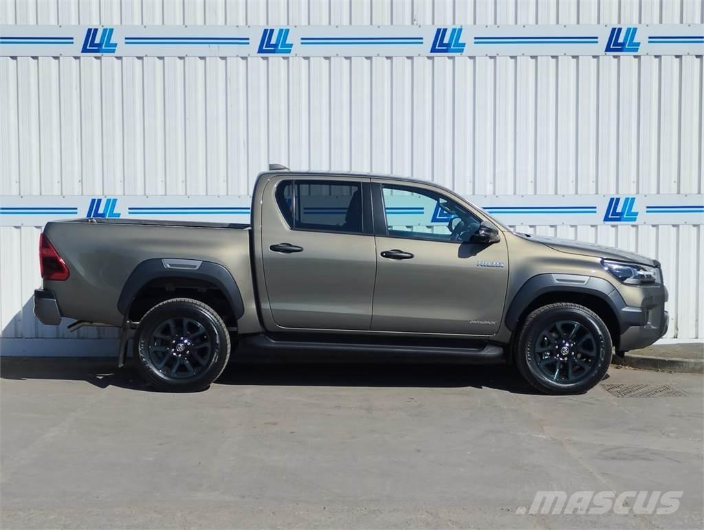 Toyota Invincible X Flakbilar/Pickuper