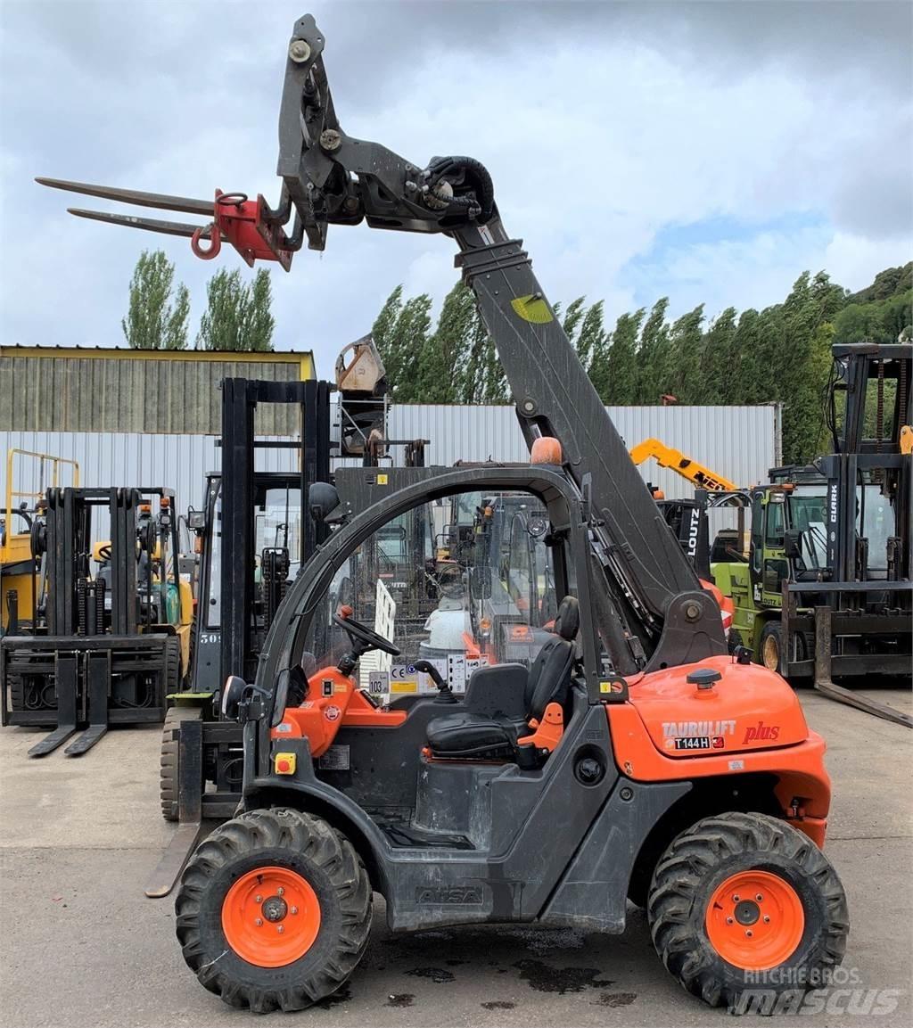 Ausa T144H Plus Redskapsbärare för lantbruk