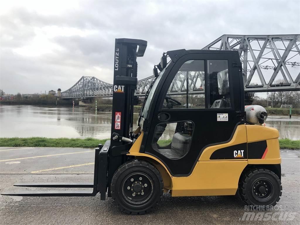CAT GP30N Övriga motviktstruckar