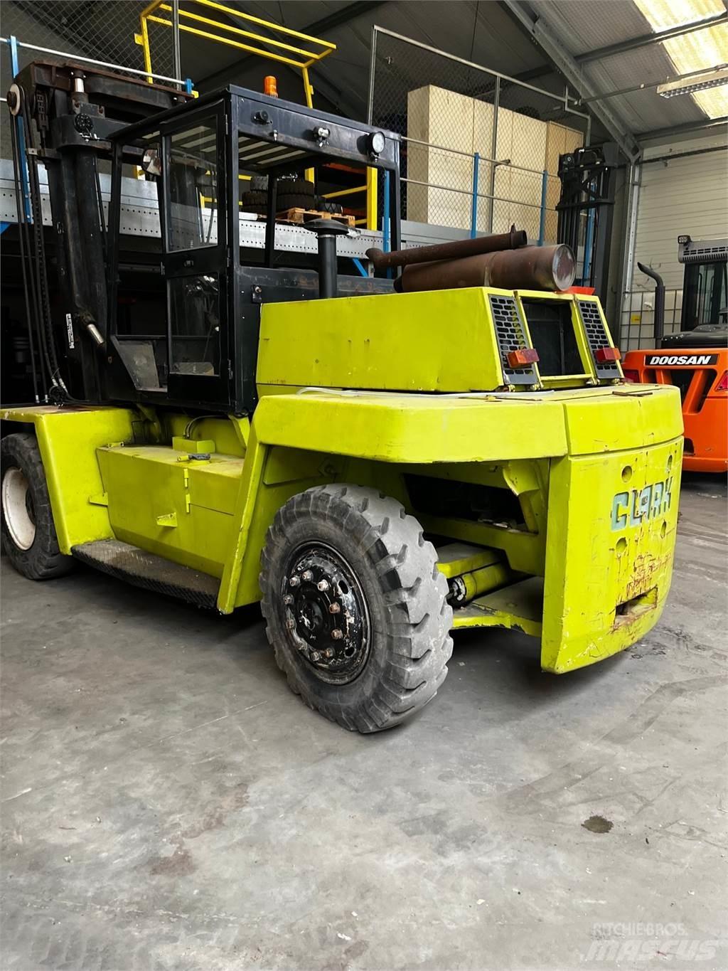 Clark DPL100 Dieselmotviktstruckar
