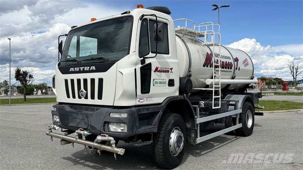 Astra HD8E 44.38 4x4 Tankbilar