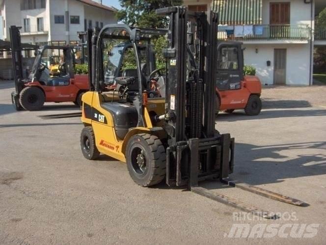 CAT DP30N Dieselmotviktstruckar