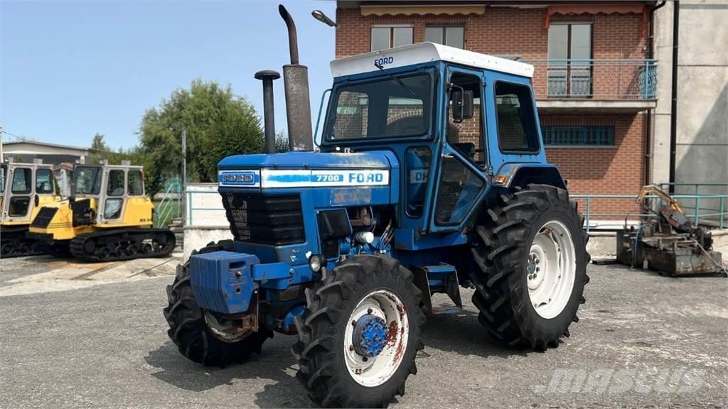 Ford 7700 4X4 Snöblad och plogar