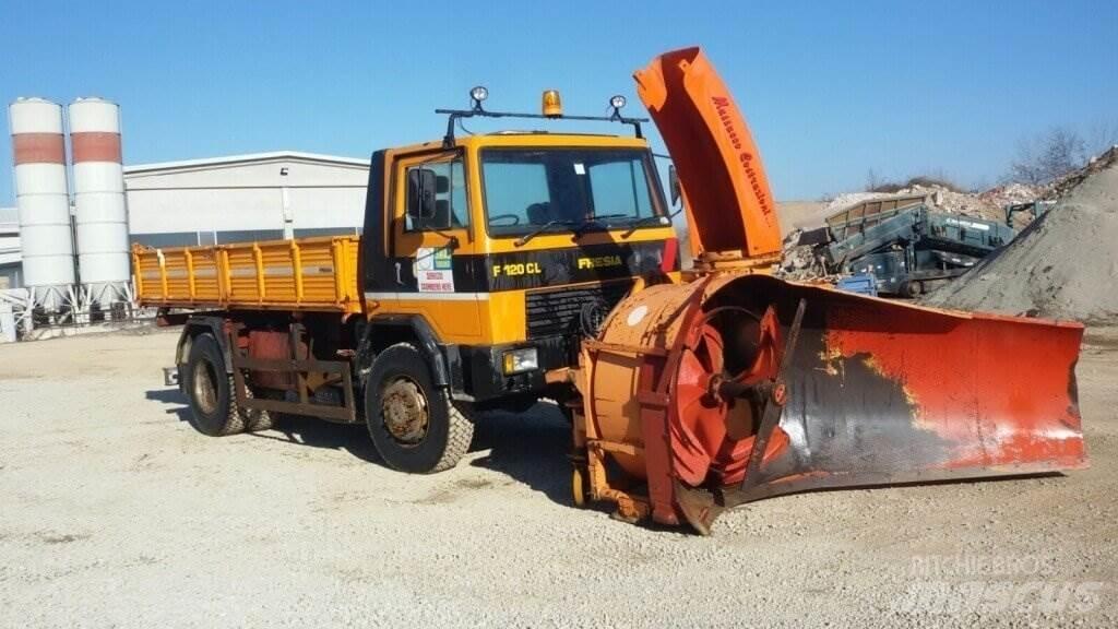  Fresia F120CL Snöblad och plogar