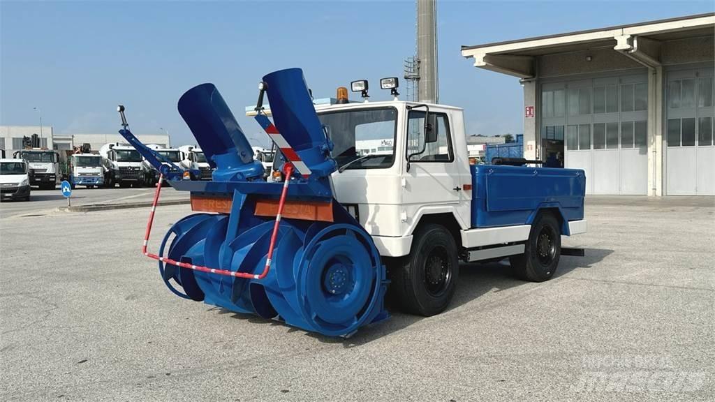  Fresia F60 4X4 Snöblad och plogar