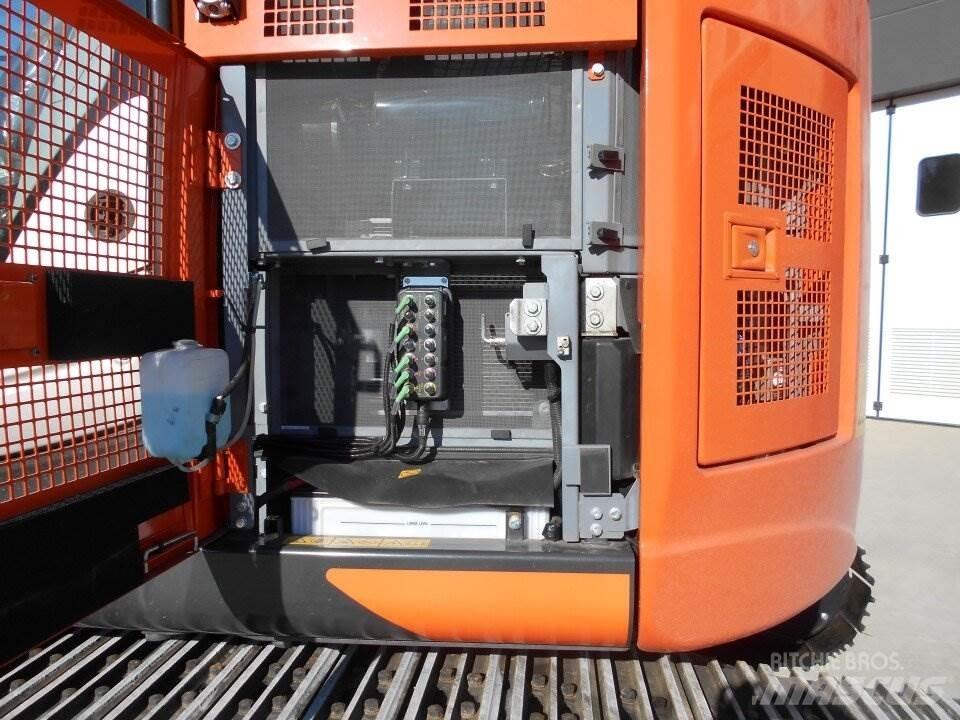 Hitachi ZX225-US6 Bandgrävare