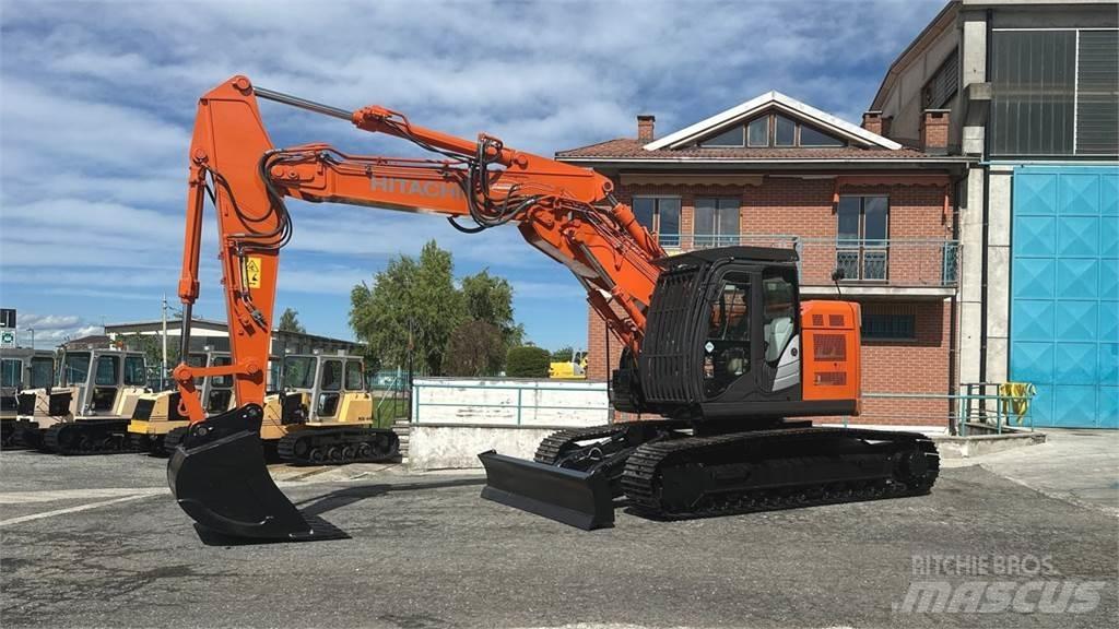 Hitachi ZX225USLC-5B Bandgrävare