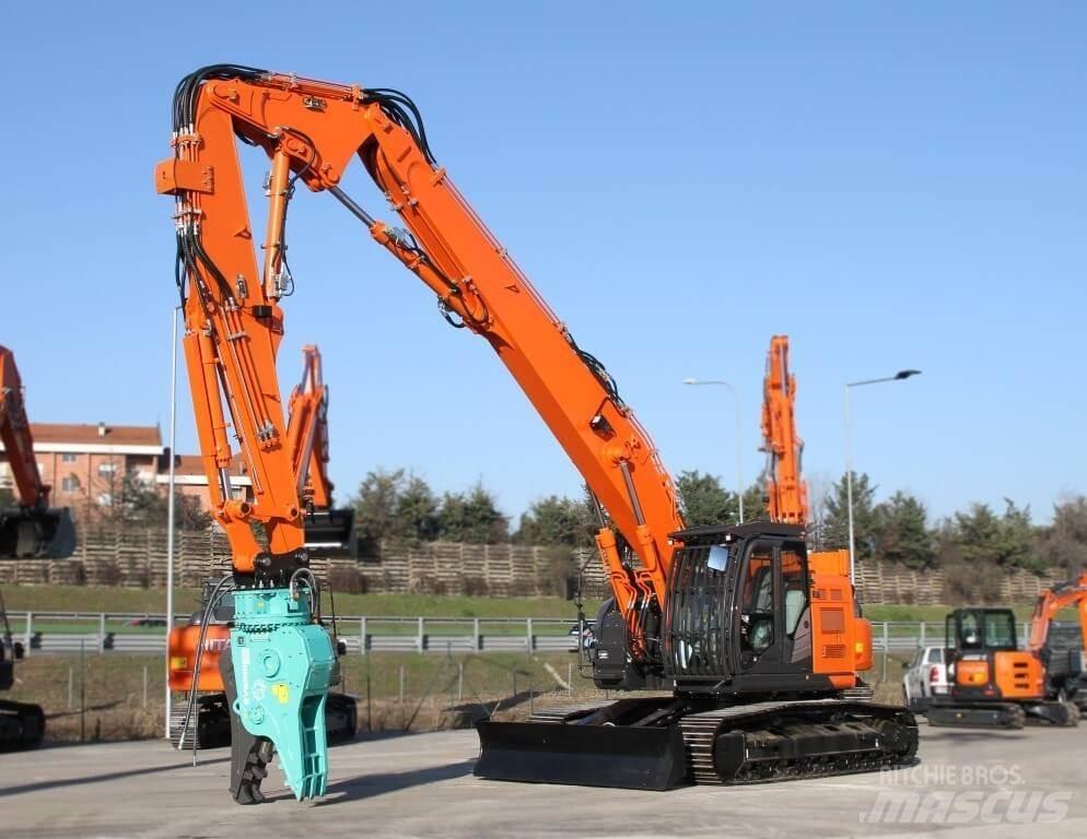 Hitachi ZX225USLC-6 Bandgrävare