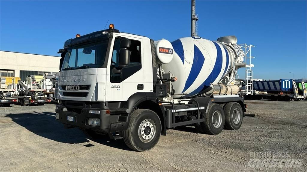 Iveco Trakker 450 6X4 Cementbil
