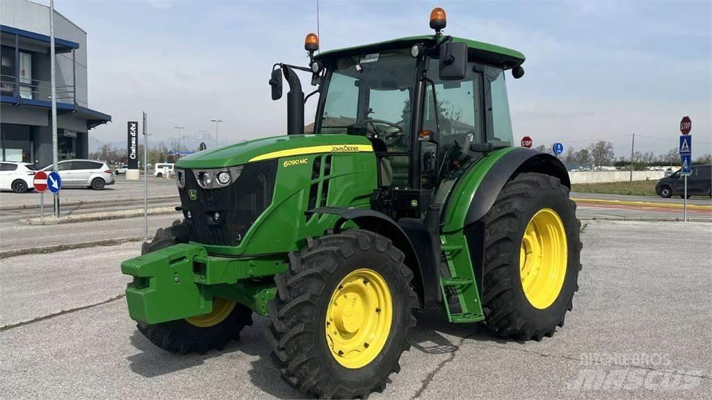 John Deere 6090MC 4X4 Snöblad och plogar