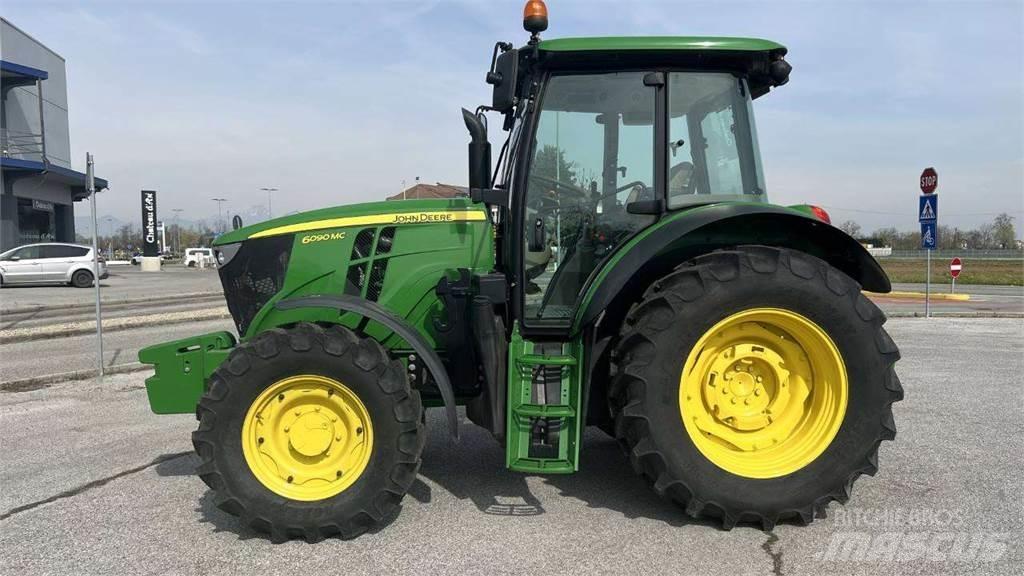 John Deere 6090MC 4X4 Snöblad och plogar